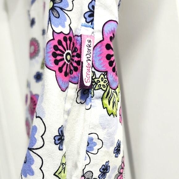 Floral Short Sleeve Top - White and Blue - Picture 7 of 10